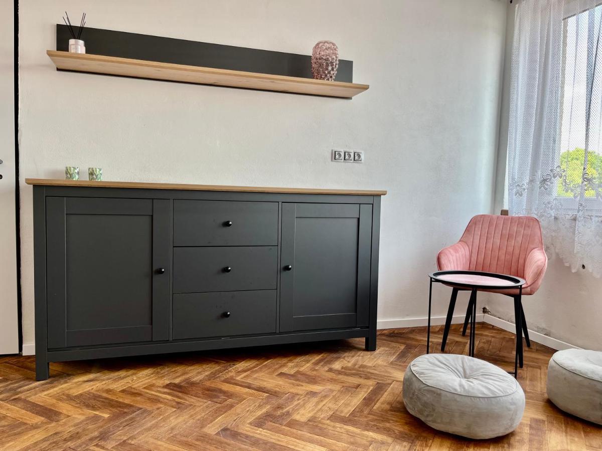 Monstera I Apartment Kolín Екстериор снимка