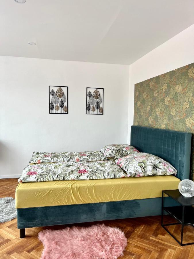 Monstera I Apartment Kolín Екстериор снимка