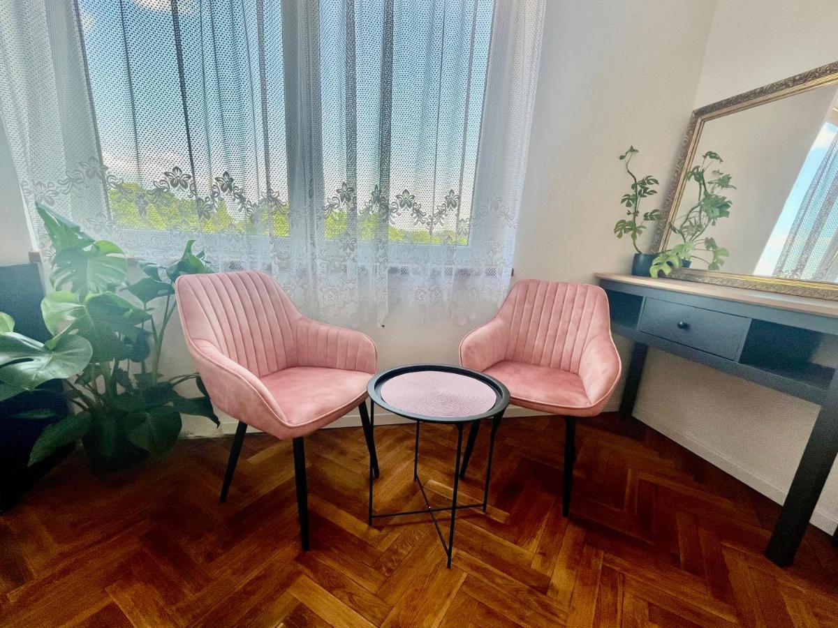 Monstera I Apartment Kolín Екстериор снимка