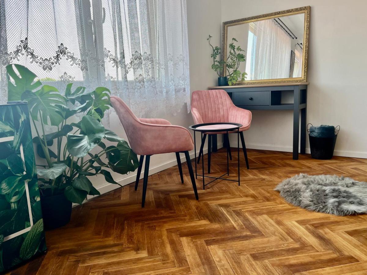 Monstera I Apartment Kolín Екстериор снимка